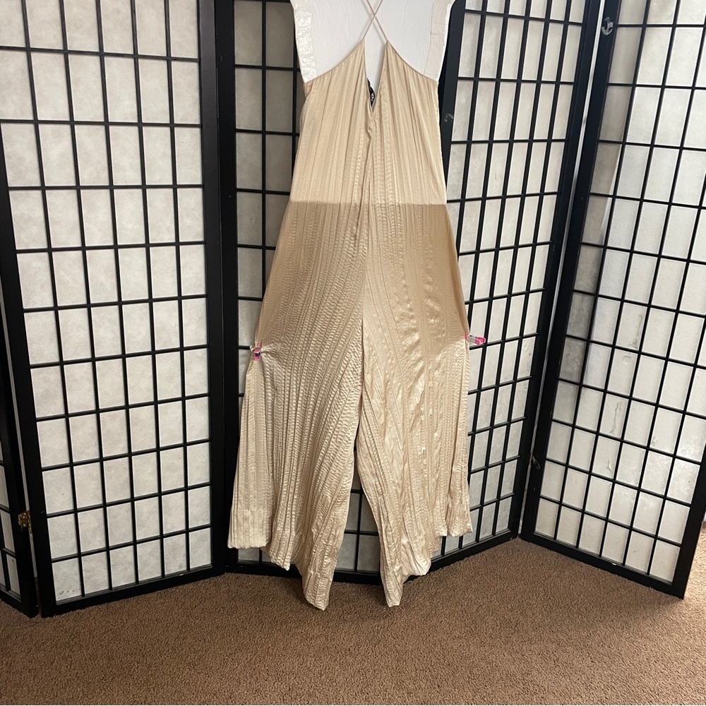 Zara ladies wrinkled satin cream, jumpsuit size large - Picture 5 of 9